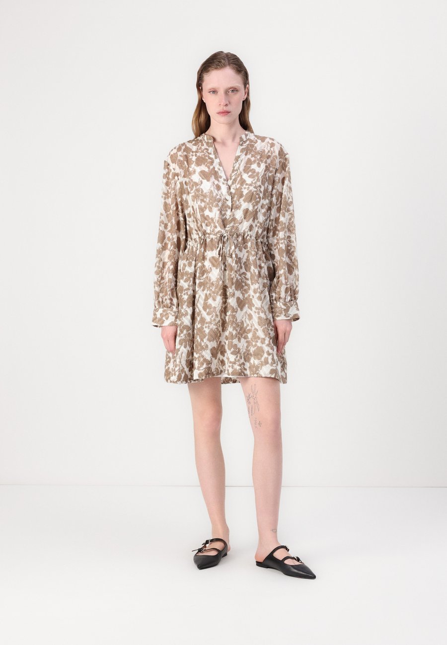 Платье Samsøe Samsøe AMELIE DRESS, Greige/Blue
Платье Samsøe Samsøe AMELIE DRESS, Greige/Blue