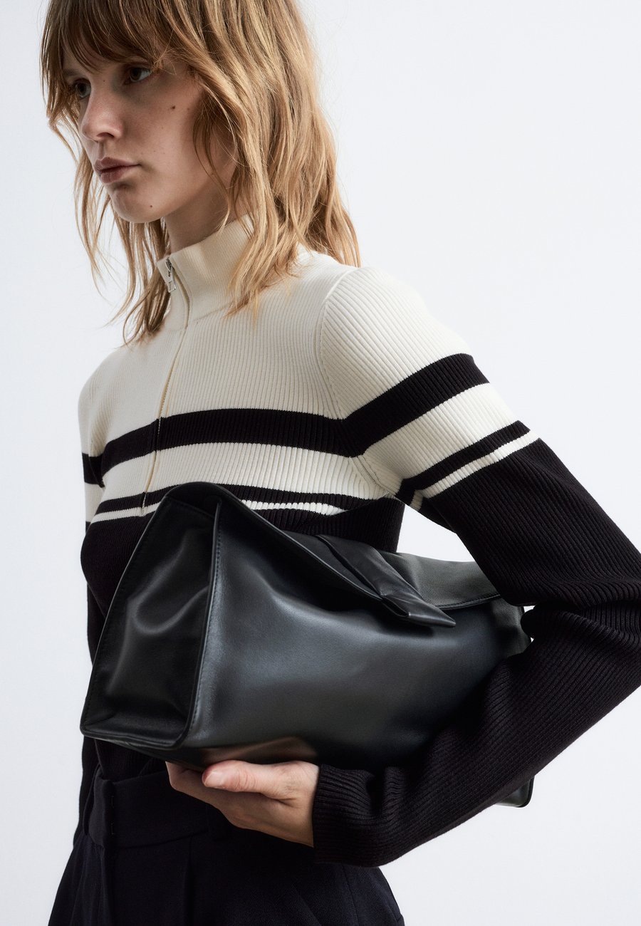 Сумка кросс-боди & other stories Cross body bag, Black
Сумка кросс-боди & other stories Cross body bag, Black