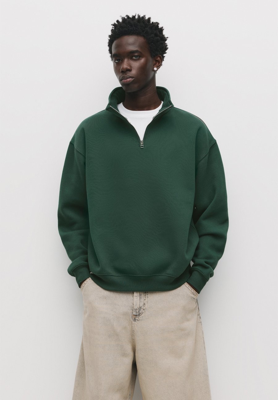 Толстовка PULL&BEAR BASIC QUARTER-ZIP, Dark Green
Толстовка PULL&BEAR BASIC QUARTER-ZIP, Dark Green
