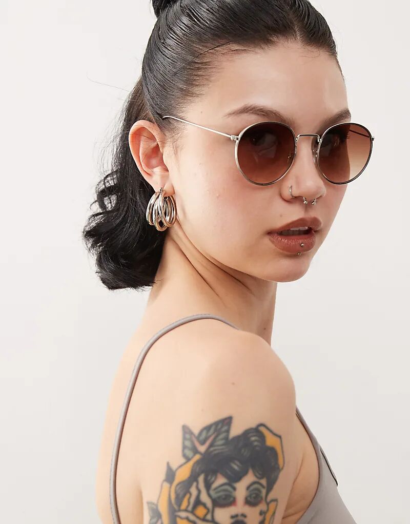 Откройте для себя круглые солнцезащитные очки коричневого цвета Weekday
Откройте для себя круглые солнцезащитные очки коричневого цвета Weekday