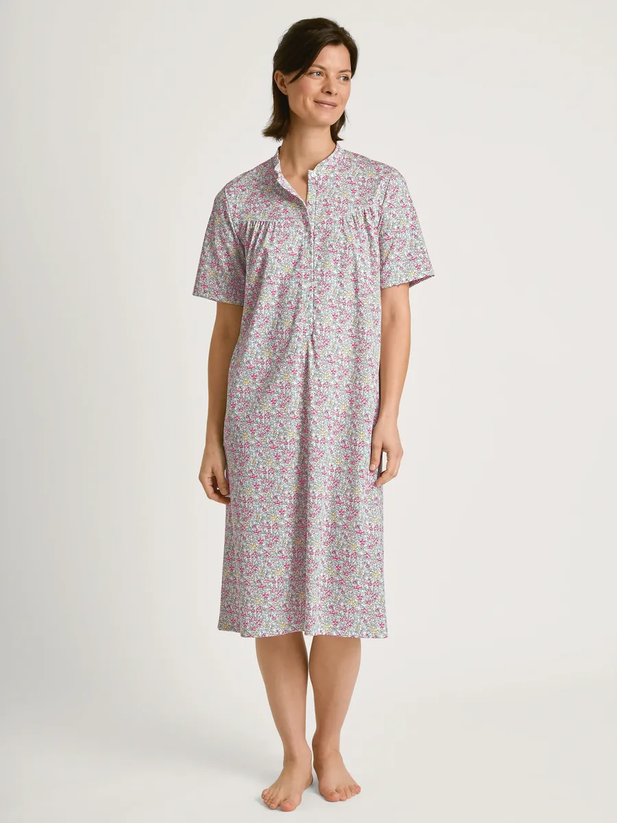 Ночная рубашка CALIDA "Мягкий хлопок", комфортного кроя, длина 110 см, с планкой на пуговицах, цвет Blush Flower
Ночная рубашка CALIDA "Мягкий хлопок", комфортного кроя, длина 110 см, с планкой на пуговицах, цвет Blush Flower