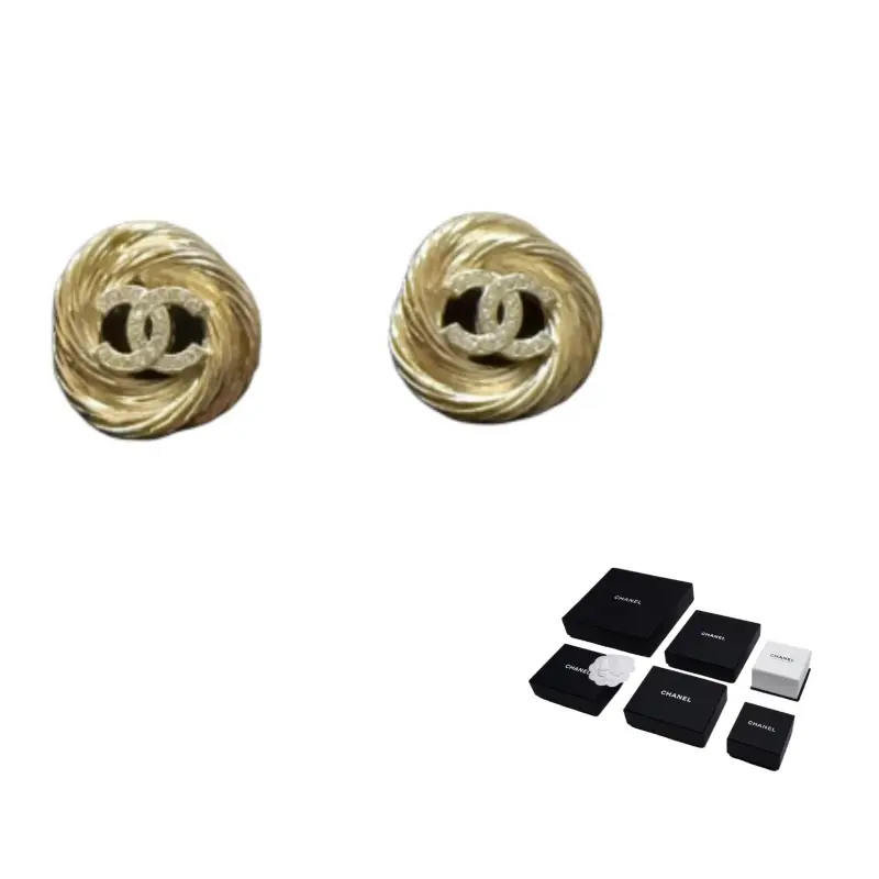 CHANEL Серьги-гвоздики металлические, золотые, для женщин
CHANEL Серьги-гвоздики металлические, золотые, для женщин