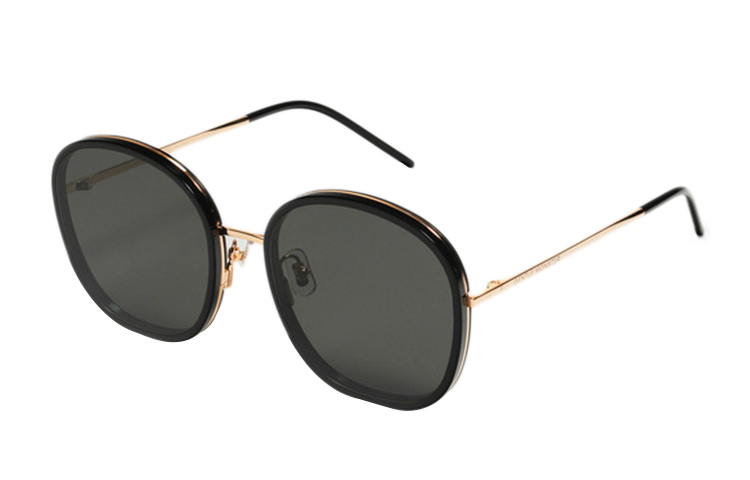 GENTLE MONSTER Солнцезащитные очки унисекс с черно-золотой оправой и серо-черными линзами, Black Gold Frame with Black Gray Lens 
GENTLE MONSTER Солнцезащитные очки унисекс с черно-золотой оправой и серо-черными линзами, Black Gold Frame with Black Gray Lens