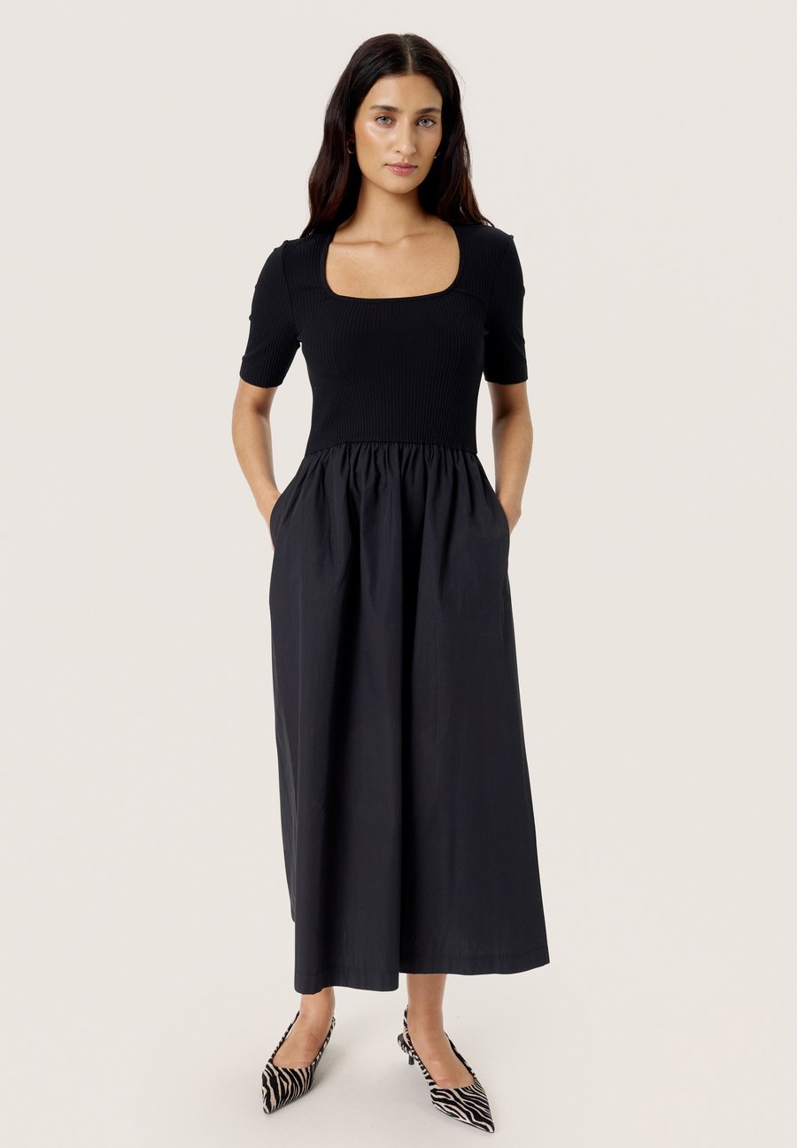 Платье Soaked in Luxury SIMONE PHOEBE , Black
Платье Soaked in Luxury SIMONE PHOEBE , Black