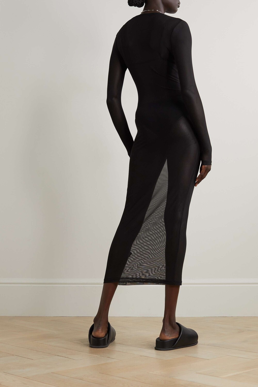 GOOD AMERICAN Платье миди из эластичной переработанной сетки, черный
GOOD AMERICAN Платье миди из эластичной переработанной сетки, черный