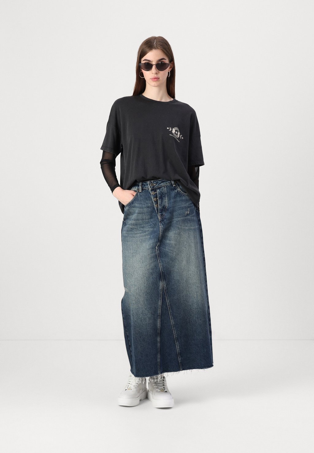 Юбка из денима ONLHOWARD SKIRT ONLY, темно-синий деним
Юбка из денима ONLHOWARD SKIRT ONLY, темно-синий деним