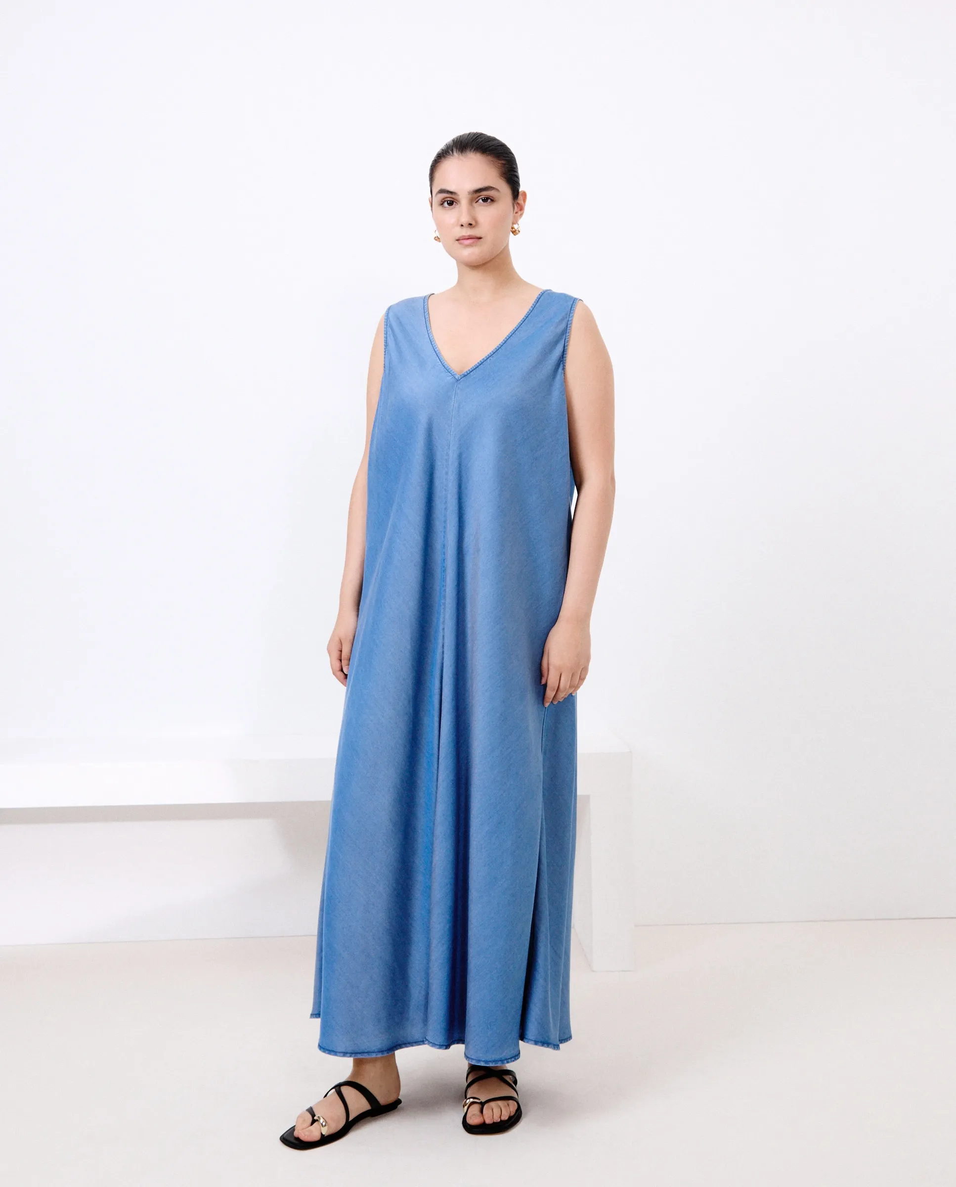 Длинное платье без рукавов Couchel, бледно-голубой
Длинное платье без рукавов Couchel, бледно-голубой