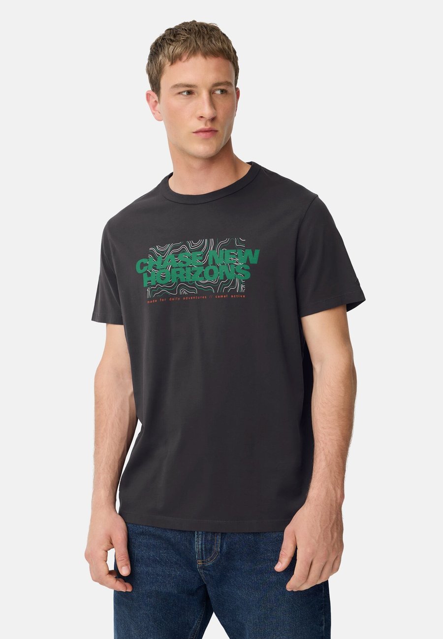 Футболка camel active MIT RUNDHALSAUSSCHNITT, Dark Navy/Dark Blue, Синий, Футболка camel active MIT RUNDHALSAUSSCHNITT, Dark Navy/Dark Blue
Футболка camel active MIT RUNDHALSAUSSCHNITT, Dark Navy/Dark Blue, Синий, Футболка camel active MIT RUNDHALSAUSSCHNITT, Dark Navy/Dark Blue