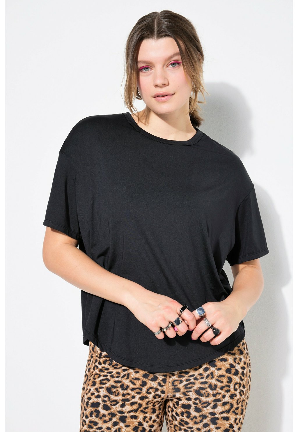 Футболка с принтом WORDING AUF DEM RÜCKEN Studio Untold, черный
Футболка с принтом WORDING AUF DEM RÜCKEN Studio Untold, черный