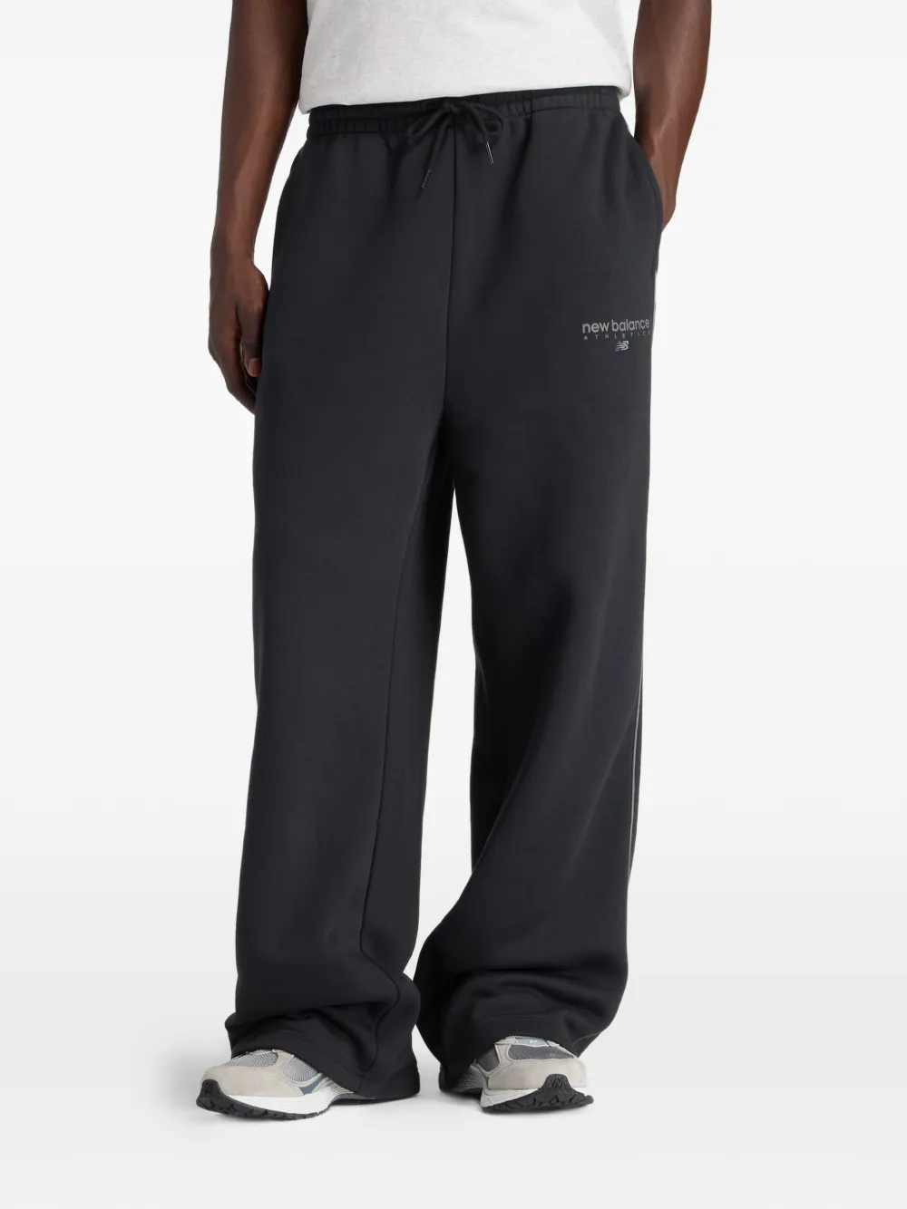 Спортивные брюки из флиса с контрастной отделкой New Balance, черный
Спортивные брюки из флиса с контрастной отделкой New Balance, черный