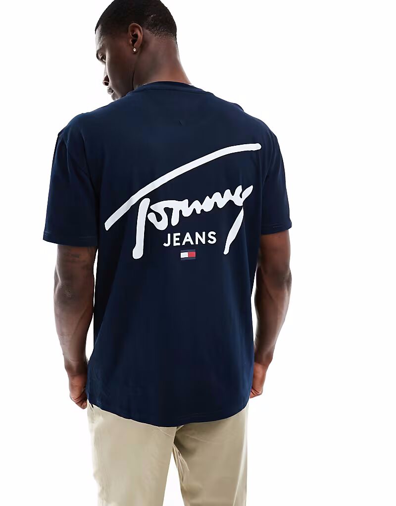 Футболка с фирменным логотипом на спине, темно-синего цвета Tommy Jeans
Футболка с фирменным логотипом на спине, темно-синего цвета Tommy Jeans