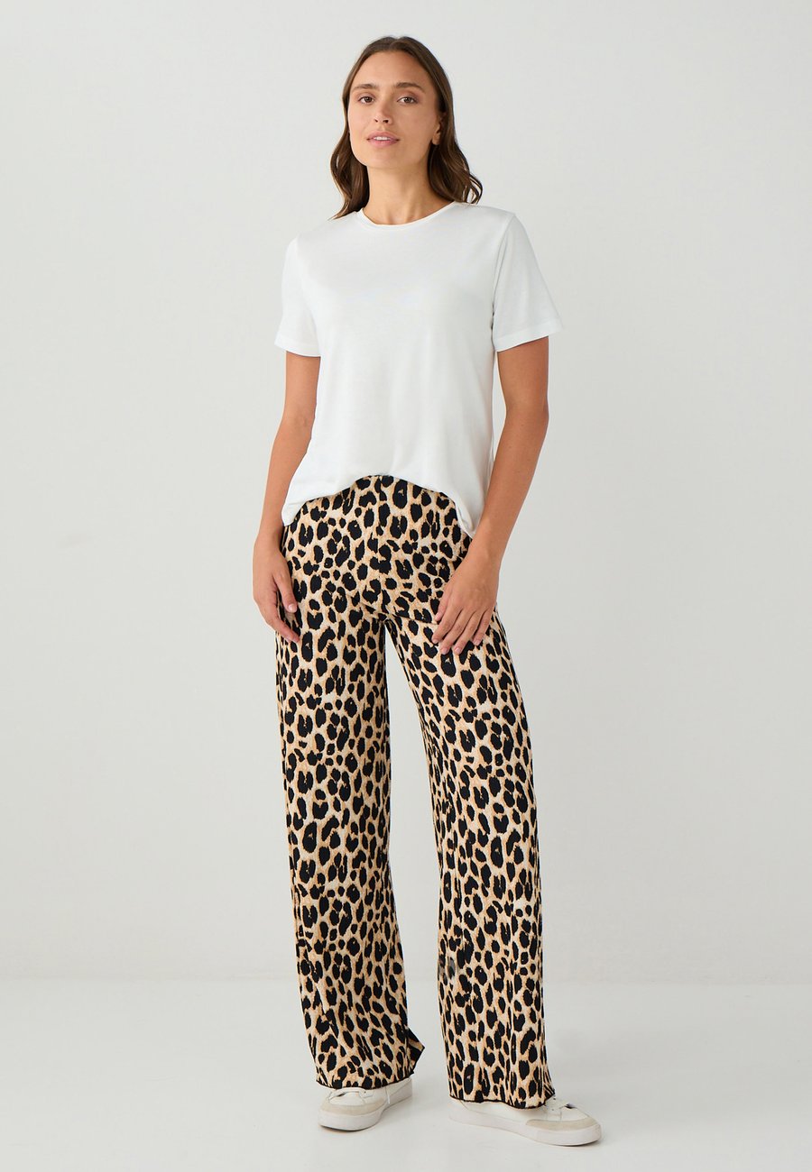 Брюки Jimmy Key LOOSE FIT , Black
Брюки Jimmy Key LOOSE FIT , Black