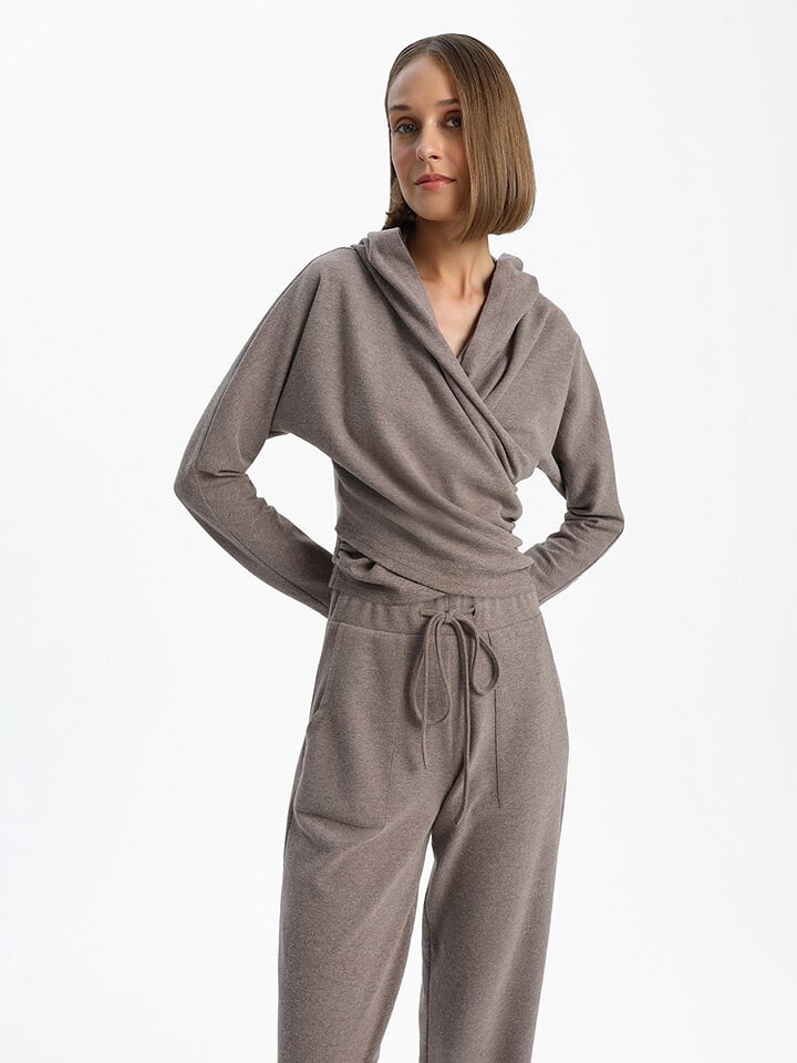 Пуловер BGN Pullover, серо-коричневый 
Пуловер BGN Pullover, серо-коричневый