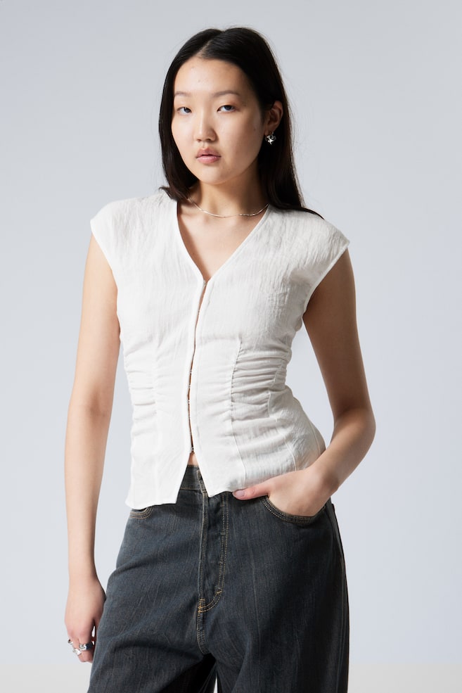 Топ без рукавов с гофрированным узором Weekday, белый
Топ без рукавов с гофрированным узором Weekday, белый