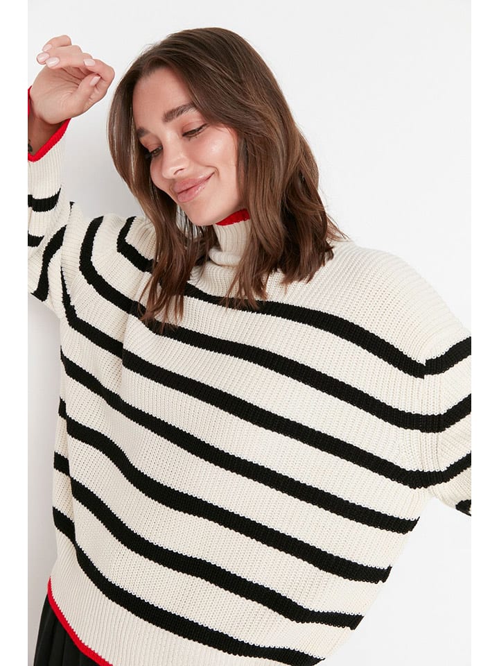 Свитер trendyol, кремовый/черный
Свитер trendyol, кремовый/черный