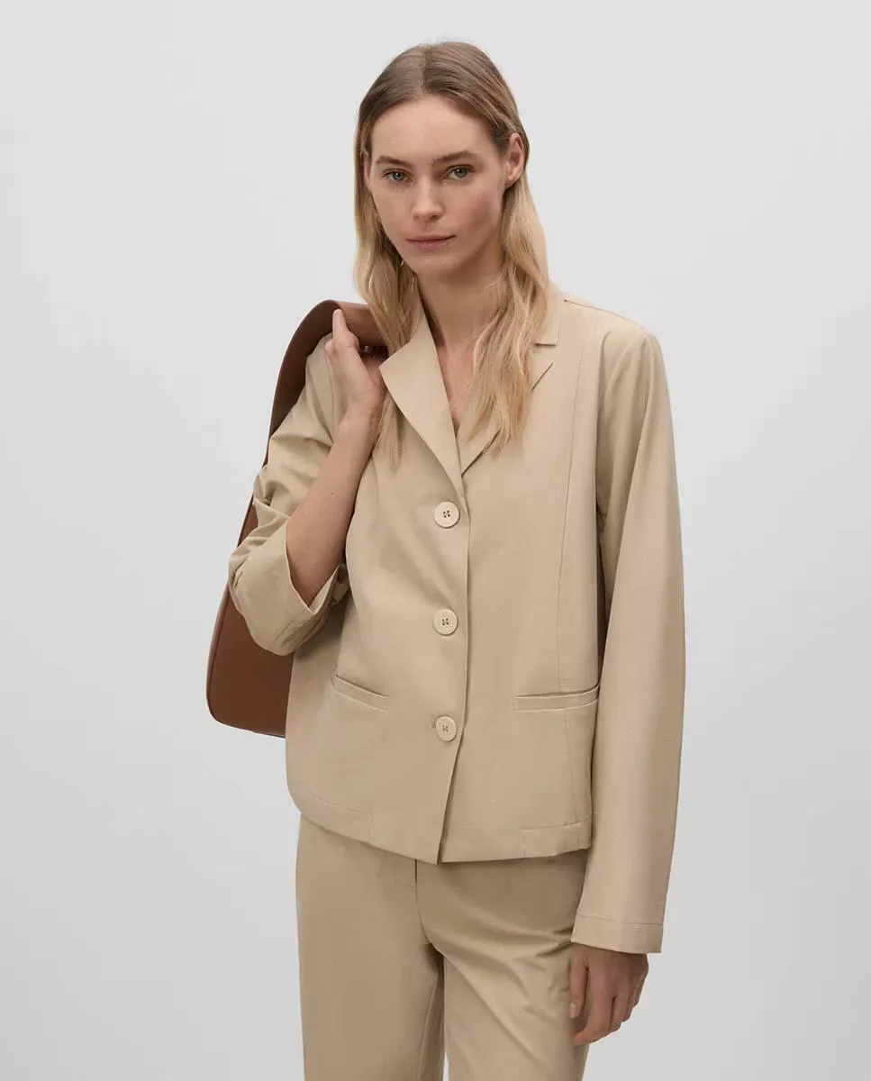 Короткая техническая женская куртка Simorra, бежевый
Короткая техническая женская куртка Simorra, бежевый