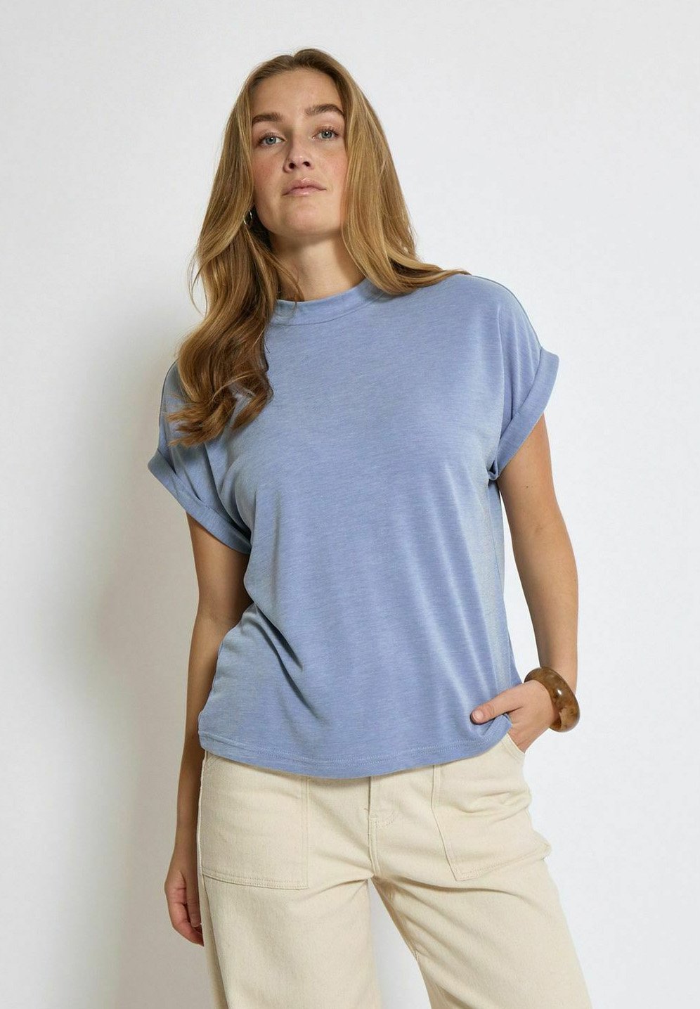 Базовая футболка AVELYN Minus, синий
Базовая футболка AVELYN Minus, синий