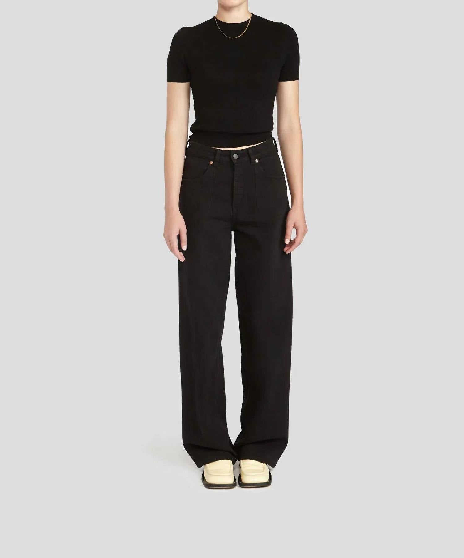 Джинсы Noel High Rise черного цвета Decade Studio
Джинсы Noel High Rise черного цвета Decade Studio