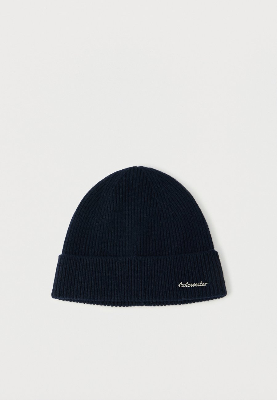 Шапка Holzweiler MILLI UNISEX, Navy/Dark Blue
Шапка Holzweiler MILLI UNISEX, Navy/Dark Blue