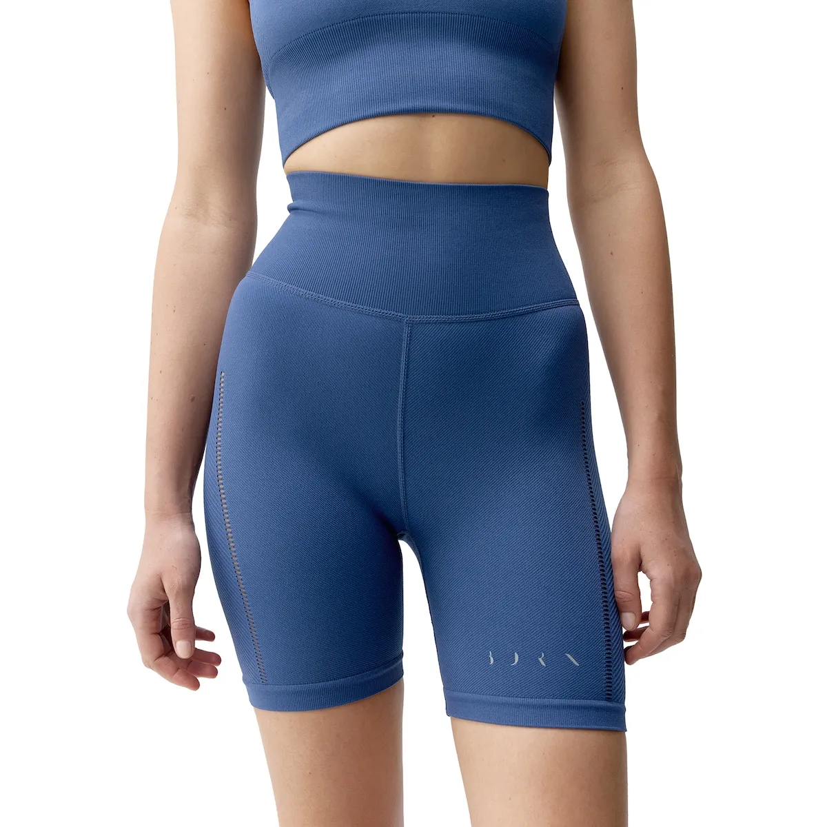 Женские шорты Sunset Born Living Yoga, серебристо-голубой
Женские шорты Sunset Born Living Yoga, серебристо-голубой