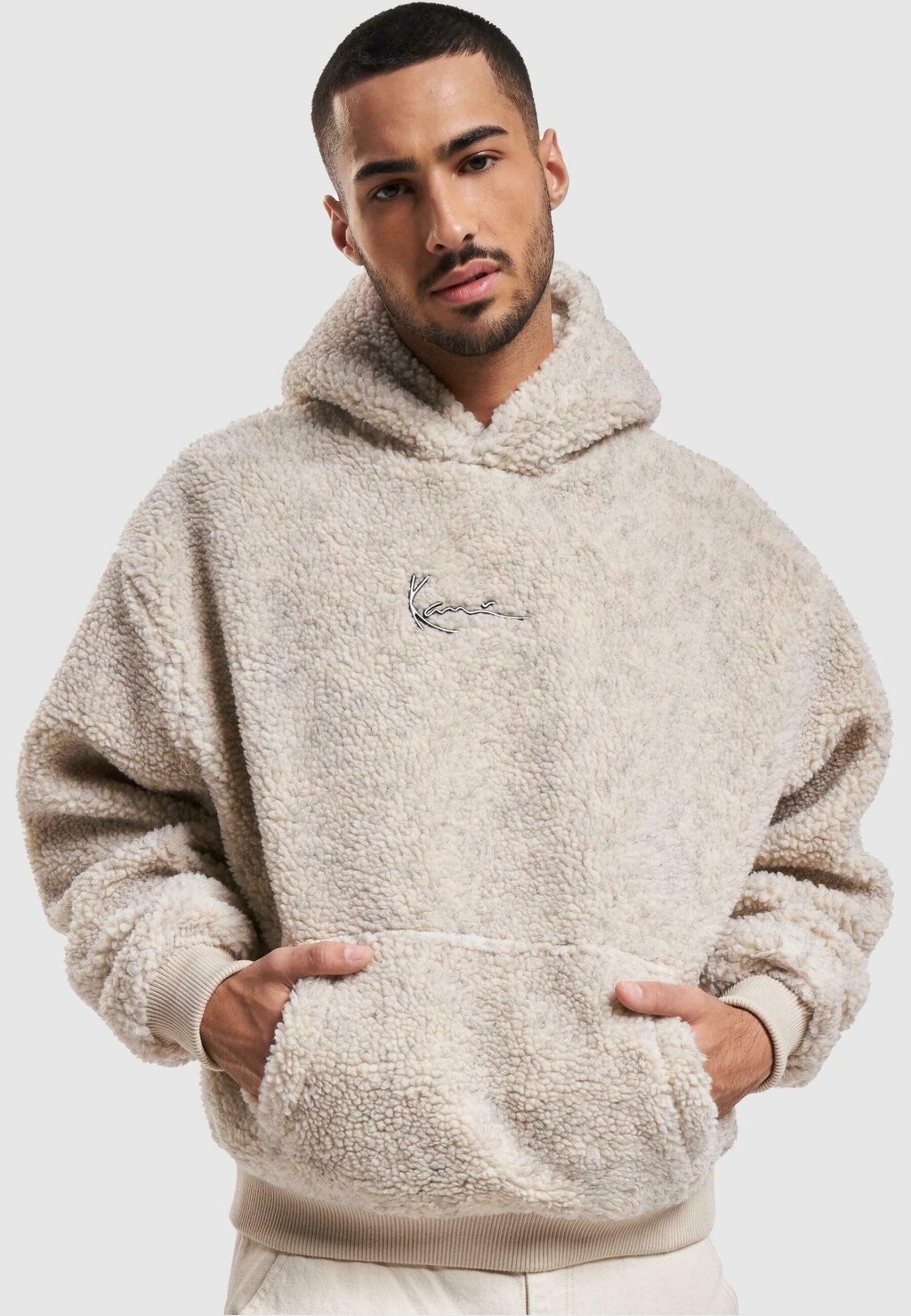 Толстовка METAL SIGNATURE TEDDY OS Karl Kani, кремовый белый
Толстовка METAL SIGNATURE TEDDY OS Karl Kani, кремовый белый