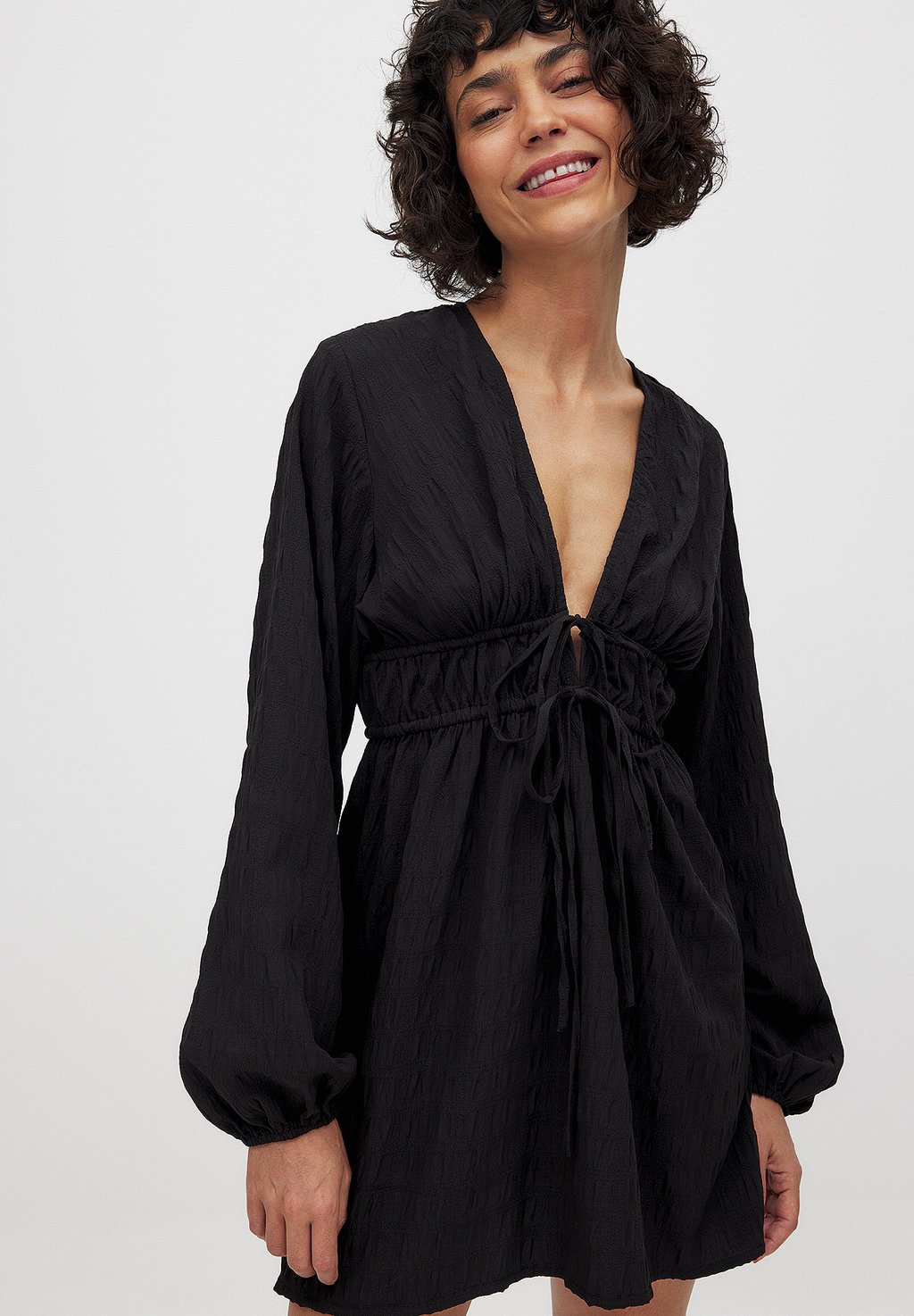 Повседневное платье NA-KD, черный 
Повседневное платье NA-KD, черный