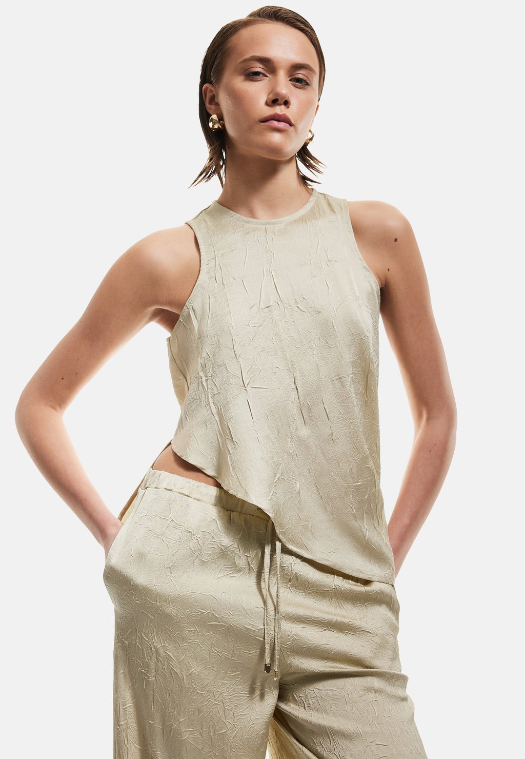 Топ HALTER NECK - Blouse Koton, хаки
Топ HALTER NECK - Blouse Koton, хаки