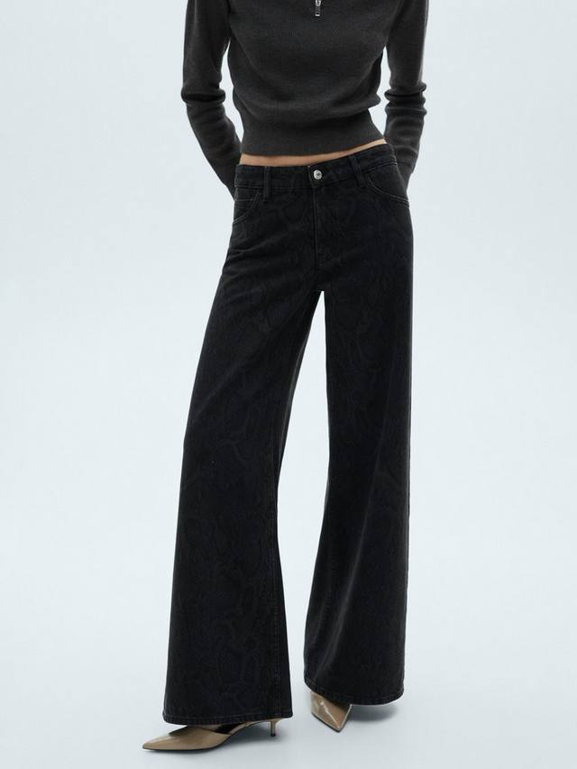 Джинсы со змеиными широкими штанинами Mango, черный
Джинсы со змеиными широкими штанинами Mango, черный