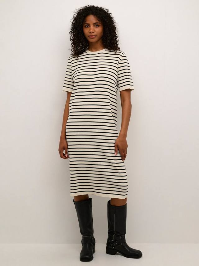 Трикотажное платье-футболка миди в полоску от jordie KAFFE, цвет Turtledove
Трикотажное платье-футболка миди в полоску от jordie KAFFE, цвет Turtledove