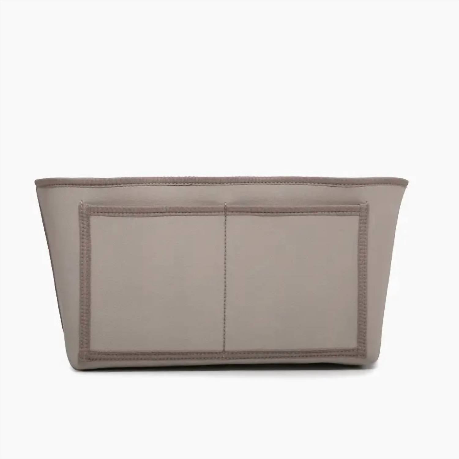Женская сумка-тоут Carrie All Versa Tote Liner в цвете Taupe Jen & Co., серо-коричневый
Женская сумка-тоут Carrie All Versa Tote Liner в цвете Taupe Jen & Co., серо-коричневый