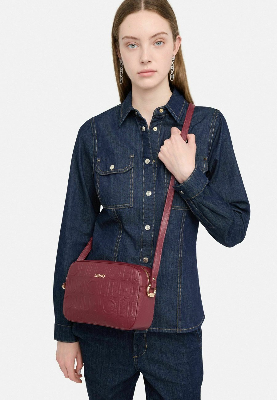 Сумка кросс-боди LIU JO Cross body bag, Bordeaux
Сумка кросс-боди LIU JO Cross body bag, Bordeaux