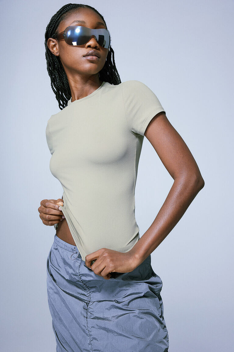 Приталенная футболка H&M, хаки
Приталенная футболка H&M, хаки