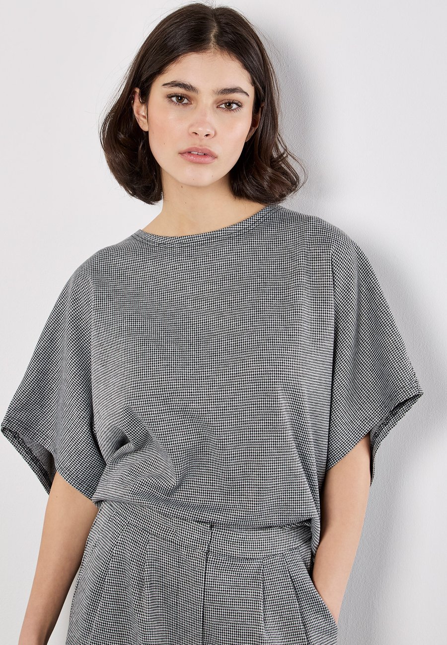 Футболка Apricot DOGTOOTH BATWING, Black, Черный, Футболка Apricot DOGTOOTH BATWING, Black
Футболка Apricot DOGTOOTH BATWING, Black, Черный, Футболка Apricot DOGTOOTH BATWING, Black
