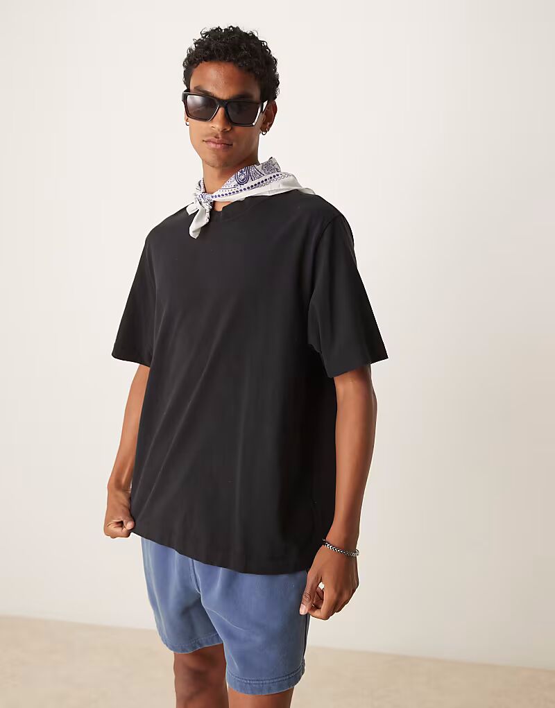 Футболка премиум-класса Abercrombie & Fitch из плотной ткани черного цвета
Футболка премиум-класса Abercrombie & Fitch из плотной ткани черного цвета