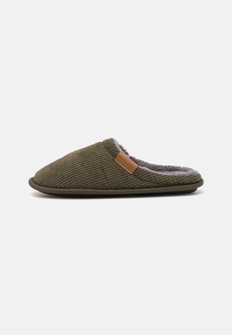 Тапочки Jack & Jones JFWCORDIE MULE , Olive Night/Olive
Тапочки Jack & Jones JFWCORDIE MULE , Olive Night/Olive