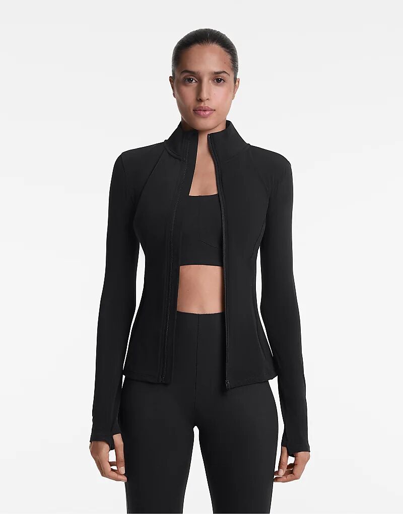 Теплая куртка Oysho Light черного цвета
Теплая куртка Oysho Light черного цвета