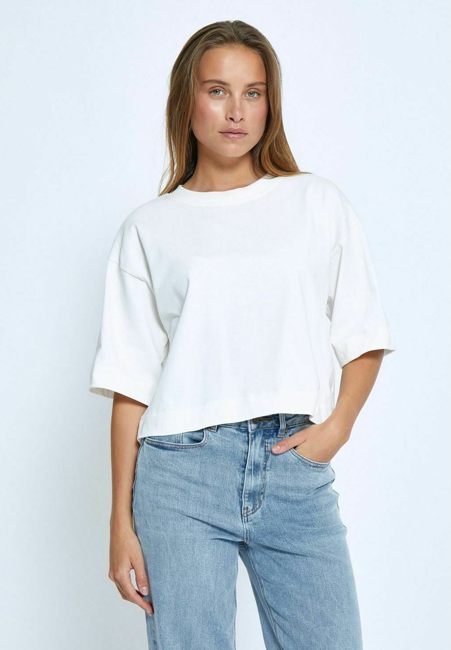 Футболка Minus Basic T-shirt, Cloud Dancer/White, Белый, Футболка Minus Basic T-shirt, Cloud Dancer/White
Футболка Minus Basic T-shirt, Cloud Dancer/White, Белый, Футболка Minus Basic T-shirt, Cloud Dancer/White
