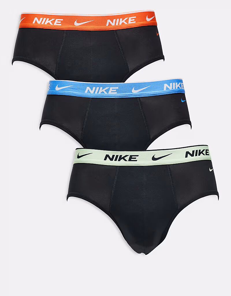 Комплект из 3 трусов-брифов Everyday Cotton Stretch черного цвета с контрастными поясами Nike
Комплект из 3 трусов-брифов Everyday Cotton Stretch черного цвета с контрастными поясами Nike