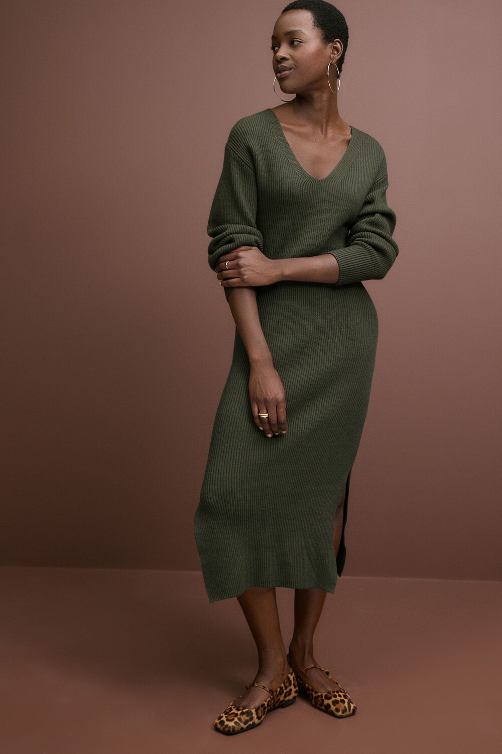 Платье джемпер миди с длинными рукавами и V образным вырезом в рубчик Next, зеленый
Платье джемпер миди с длинными рукавами и V образным вырезом в рубчик Next, зеленый