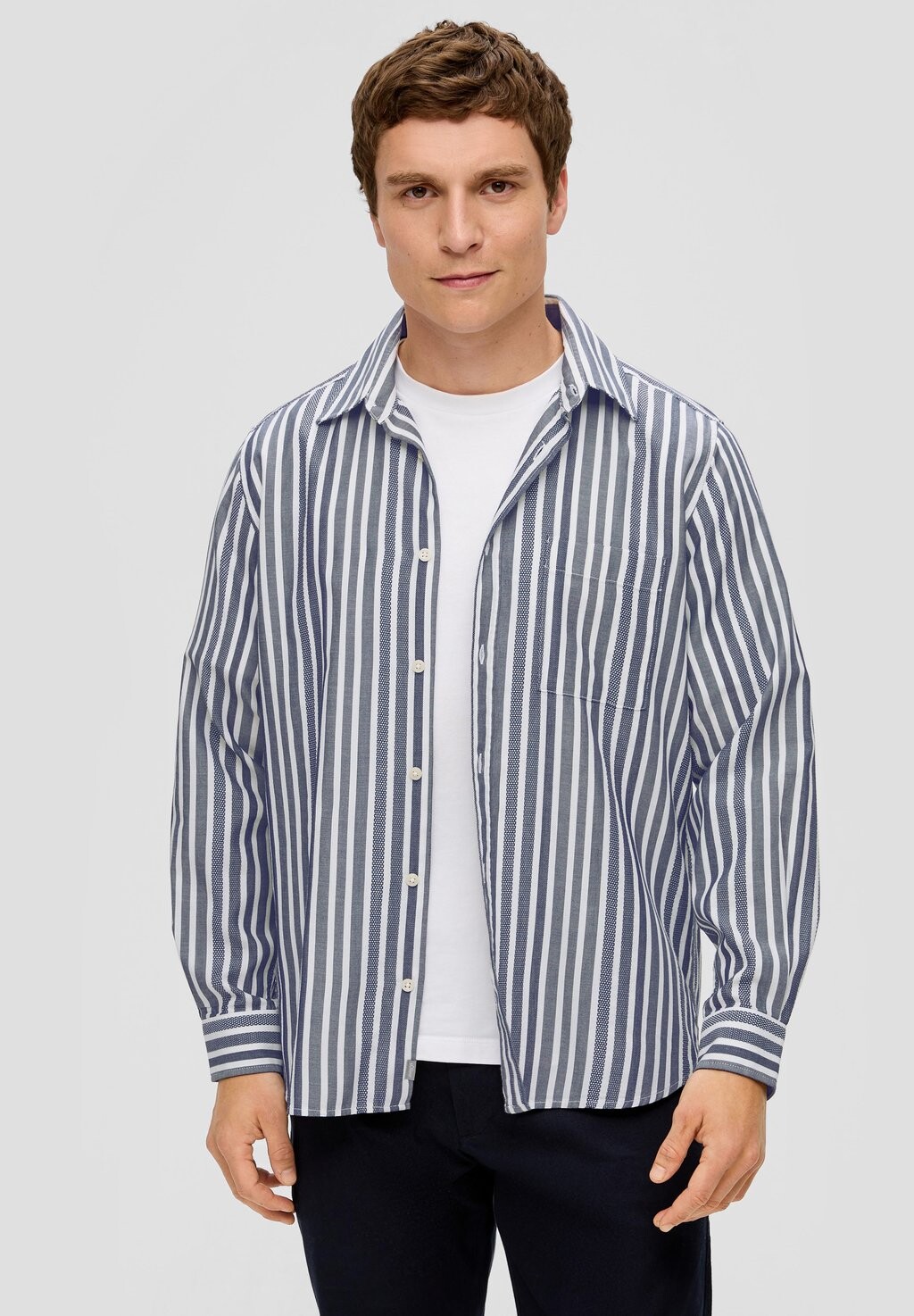 Рубашка SEITLICHEM DETAIL s.Oliver, цвет tiefblau
Рубашка SEITLICHEM DETAIL s.Oliver, цвет tiefblau