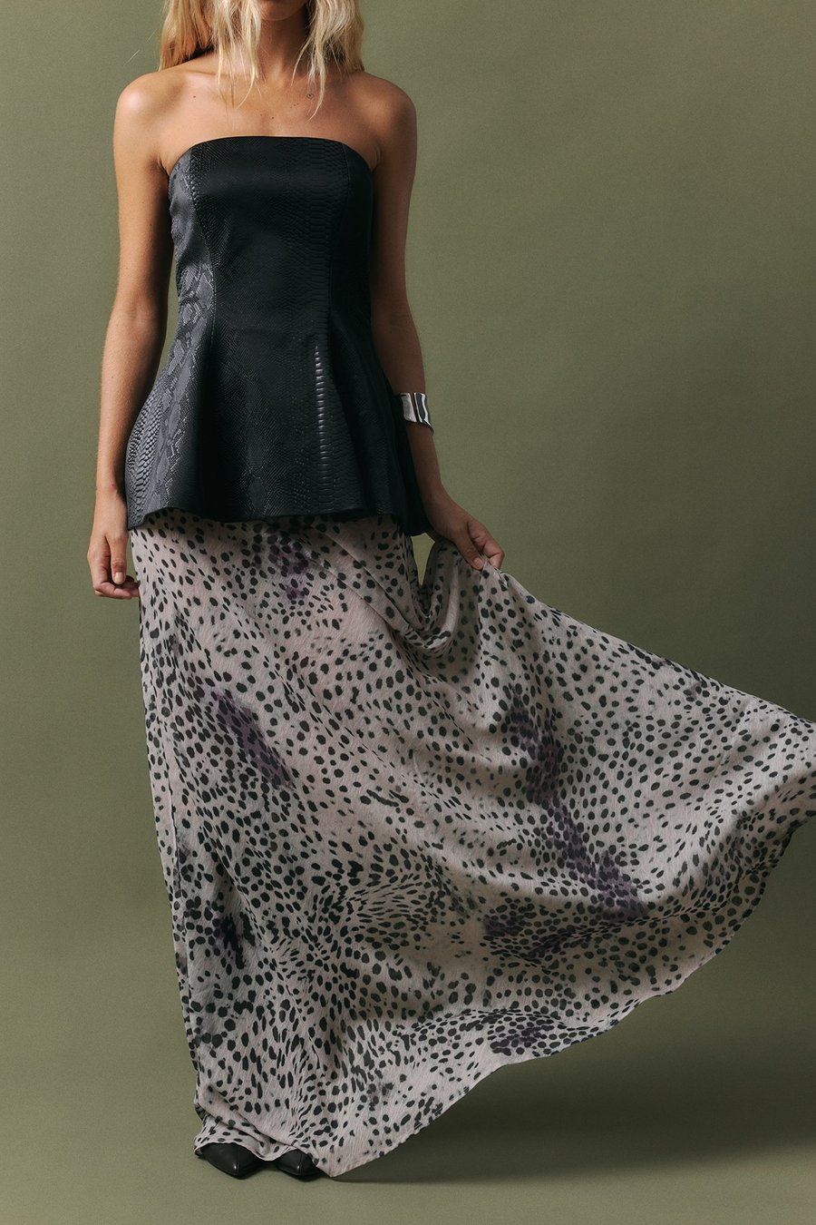 Юбка NA-KD PRINTED SHEER, Grey Leopard/Grey
Юбка NA-KD PRINTED SHEER, Grey Leopard/Grey