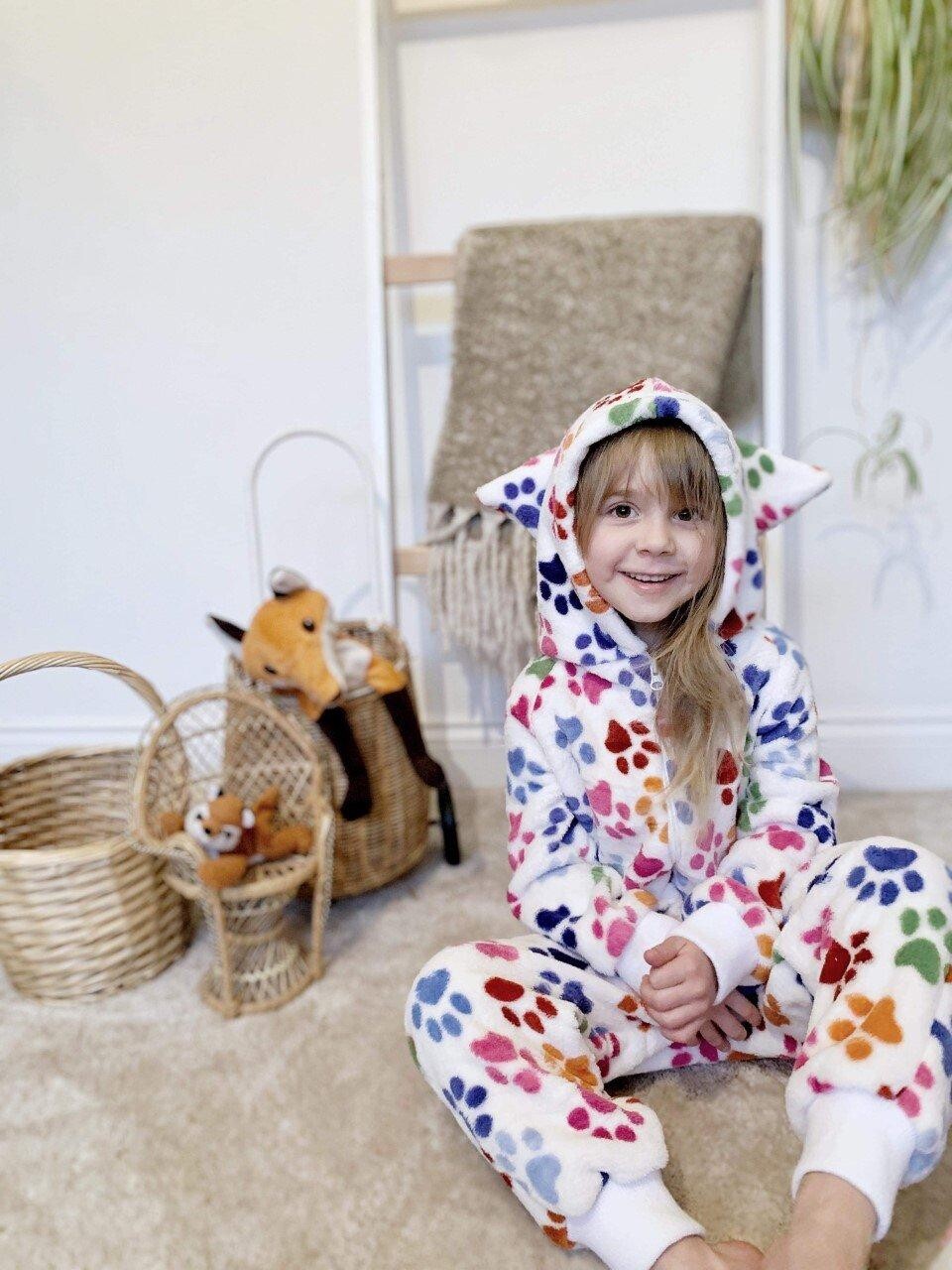 Белый супермягкий флисовый комбинезон с принтом лап Fox In A Box, мультиколор
Белый супермягкий флисовый комбинезон с принтом лап Fox In A Box, мультиколор