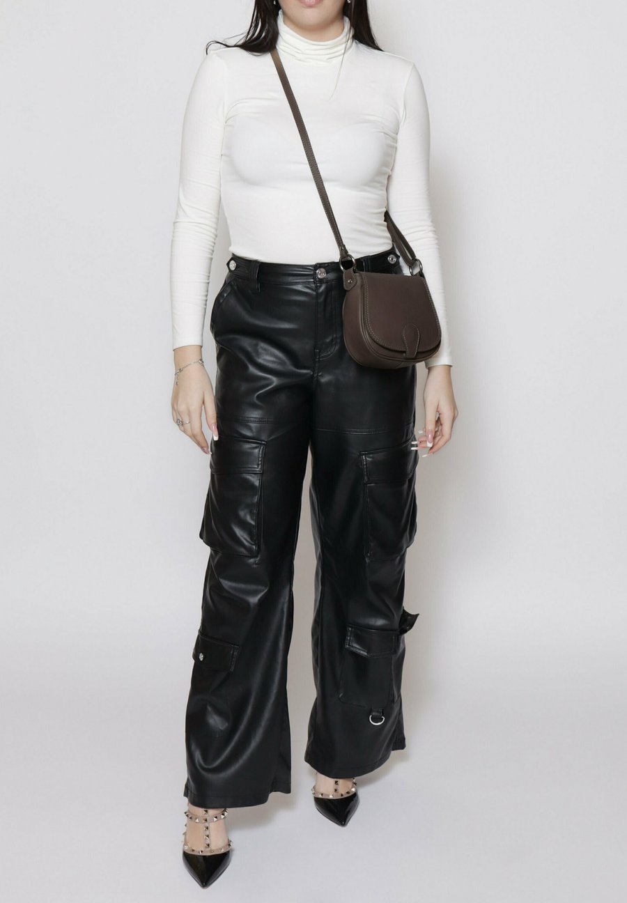 Сумка кросс-боди Chiara Ferretti Cross body bag, S T Moro/Dark Brown
Сумка кросс-боди Chiara Ferretti Cross body bag, S T Moro/Dark Brown