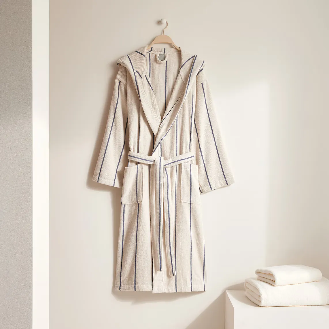 Хлопковый халат унисекс 380 гр/м2 Hill El Corte Inglés, синий
Хлопковый халат унисекс 380 гр/м2 Hill El Corte Inglés, синий