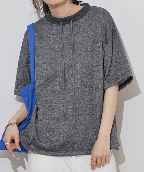 Топ свободного кроя с закругленным низом и блестящим флисовым узором AtONE
Топ свободного кроя с закругленным низом и блестящим флисовым узором AtONE