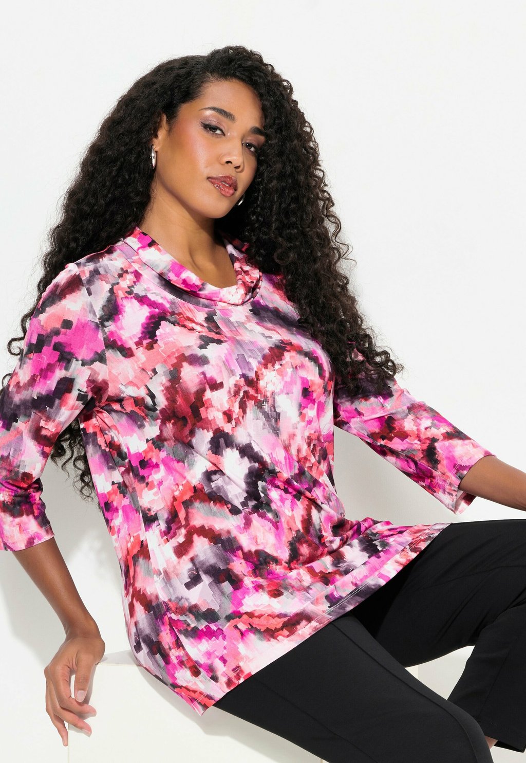 Топ с длинными рукавами PIXEL COWL NECK 3/4 SLEEVE TEE Ulla Popken, красный 
Топ с длинными рукавами PIXEL COWL NECK 3/4 SLEEVE TEE Ulla Popken, красный