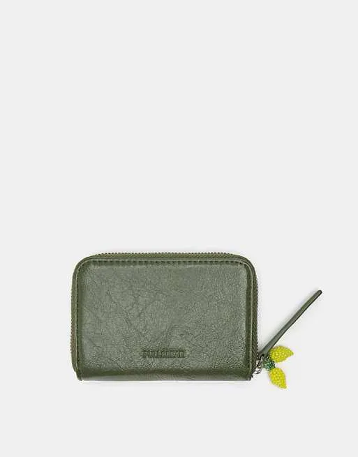 Кошелек с украшением Pull&Bear цвета хаки
Кошелек с украшением Pull&Bear цвета хаки