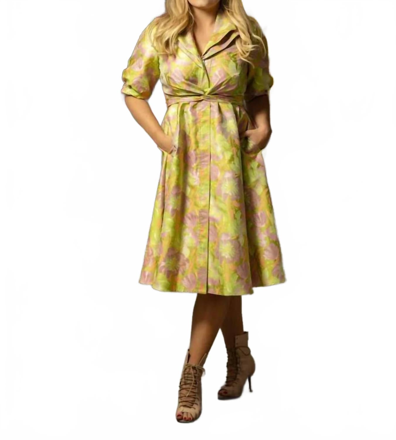 Платье-трапеция с поясом в розово-зеленом цвете Samuel Dong
Платье-трапеция с поясом в розово-зеленом цвете Samuel Dong