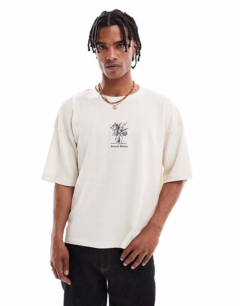 Футболка Pull&Bear с текстурированной цветочной вазой белого цвета
Футболка Pull&Bear с текстурированной цветочной вазой белого цвета