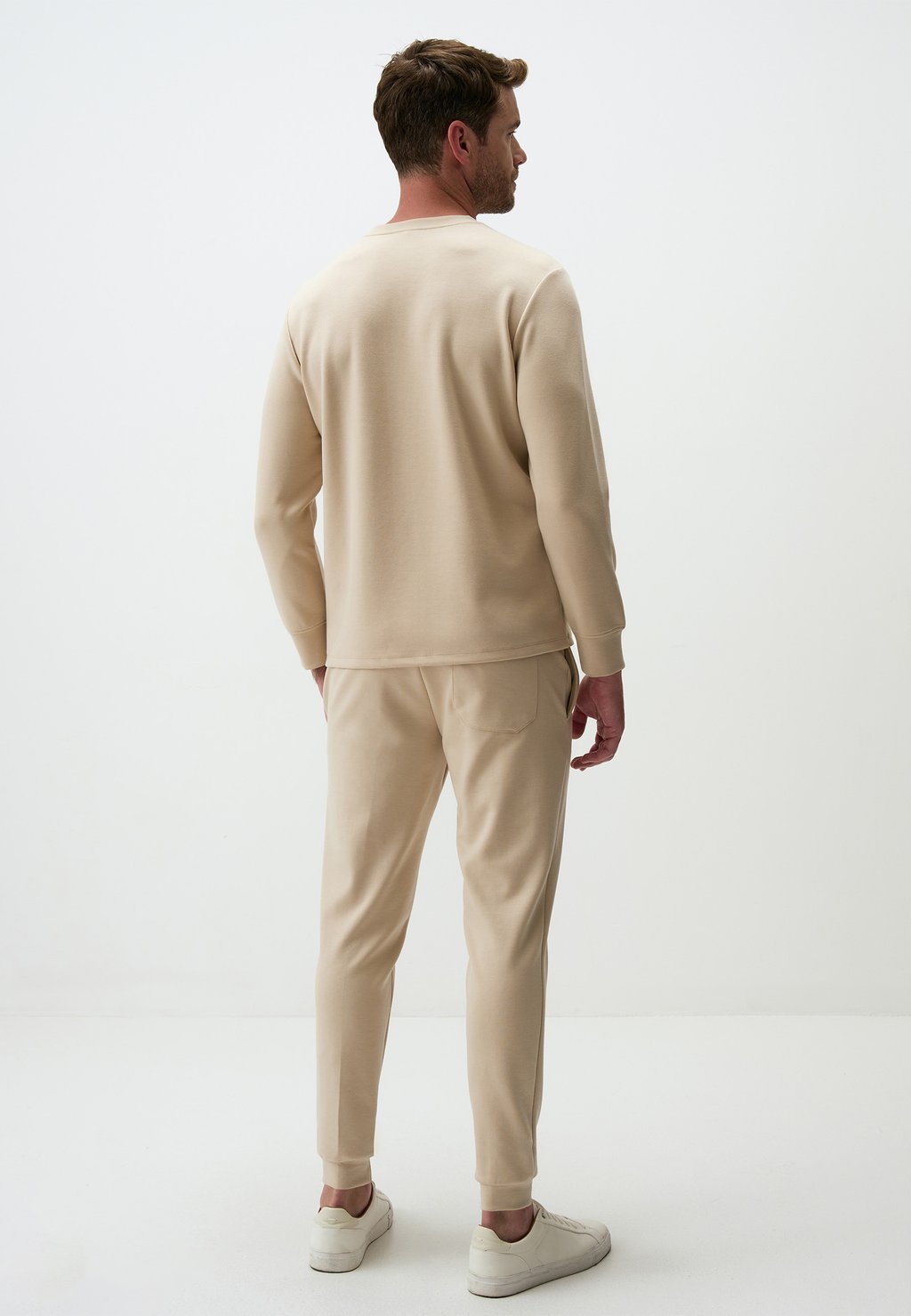 Толстовка CREW NECK LONG SLEEVE Jimmy Key, бежевый 
Толстовка CREW NECK LONG SLEEVE Jimmy Key, бежевый